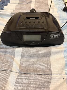Ilive Clock Radio Ipod docking system model IC308B Works. P-024